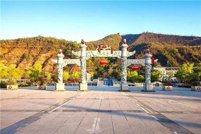 平凉龙泉寺，黄土高原上的一片绿洲，别有一番江南园林趣味。