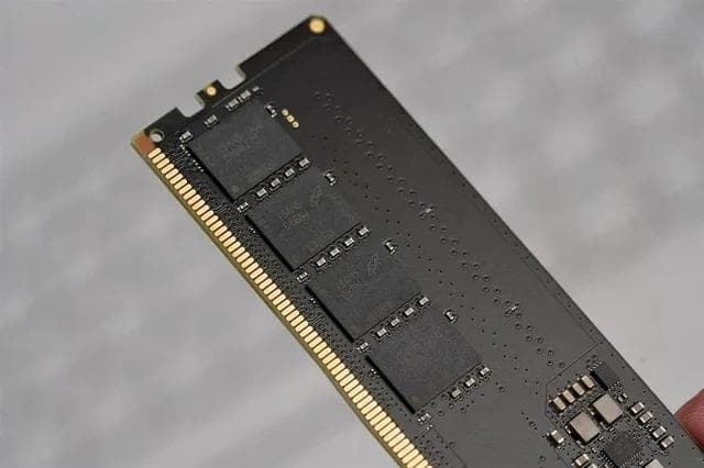 内存选购完全指南：从DDR4到DDR5，品牌颗粒全解析