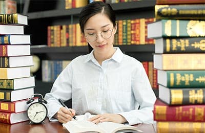 游戏开发学习安排指南：如何高效学习游戏开发并选择最佳游戏引擎