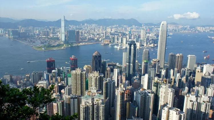 香港男子不愿蜗居选择深圳买房 每天极限通勤3小时！