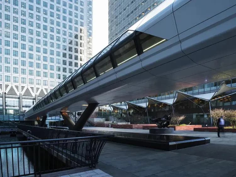 三座悬浮建筑，构建城市中的"平行时空"连廊