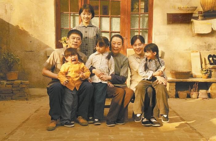 跨越五十余年历史重构“家”叙事 温情大剧《六姊妹》收视创佳绩