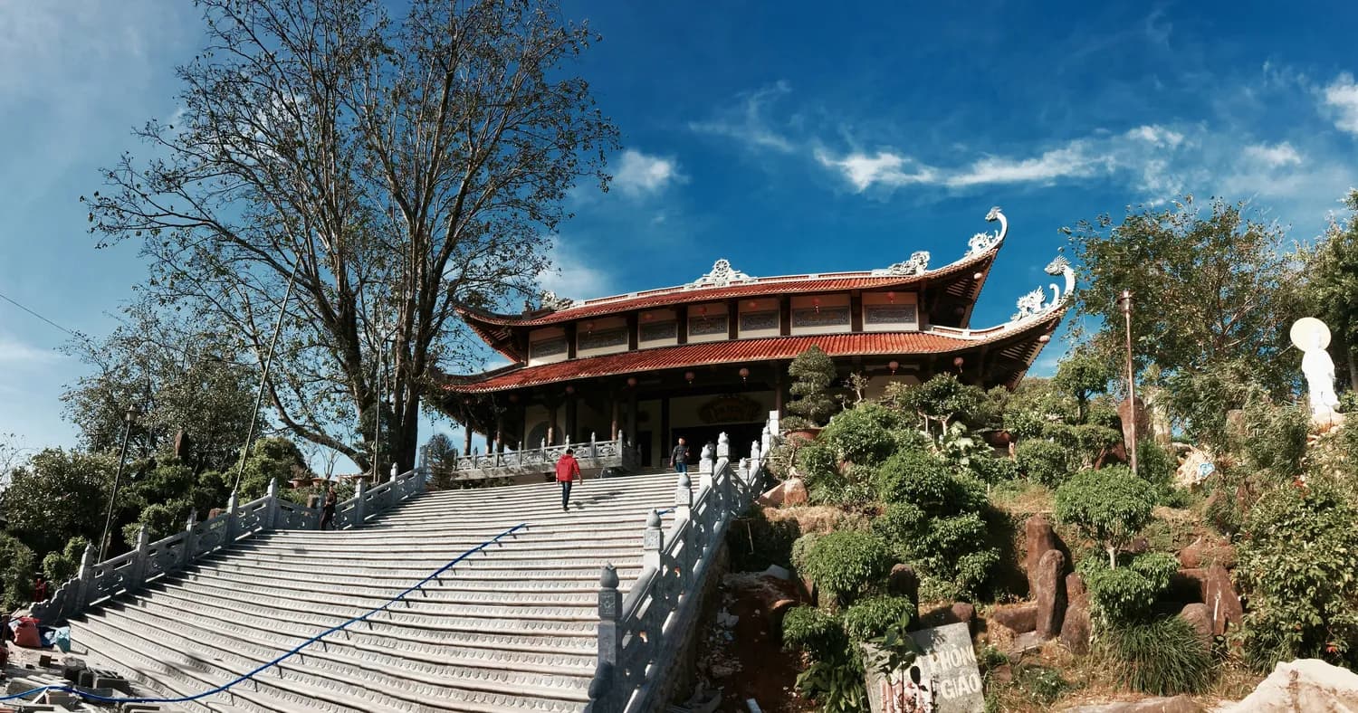 昆明双璧：弥勒寺与古城村遗址的文化传奇
