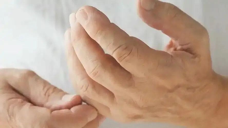 特发性震颤什么类型的不严重？什么类型的需要及时救治？