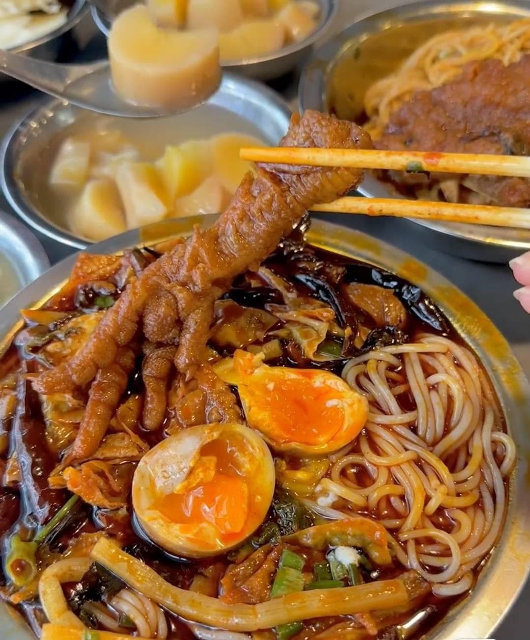 舌尖上的广西：探索八桂大地的美食地图