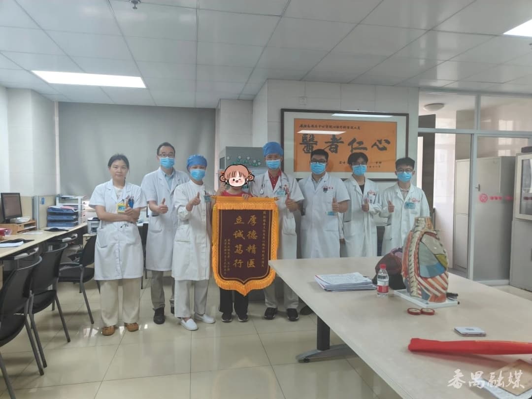 多学科协作成功切除后纵隔大肿瘤
