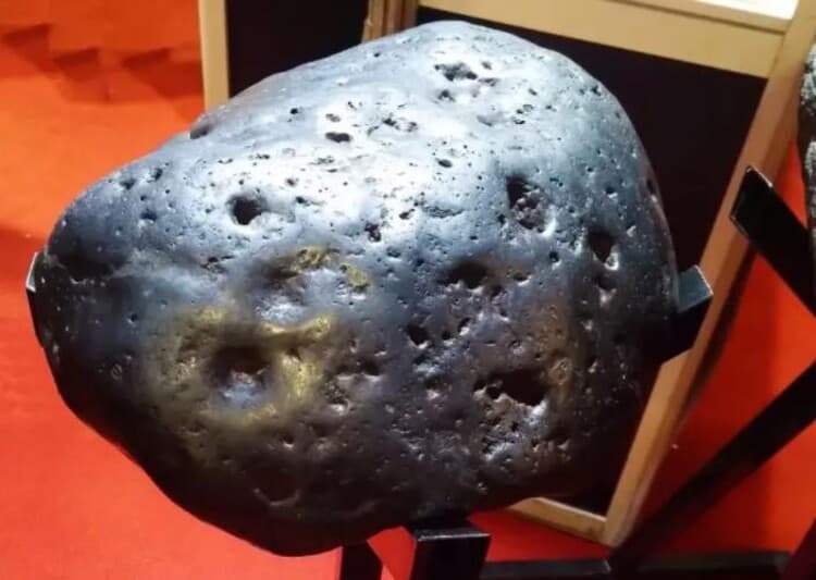 无球粒陨石内部特征