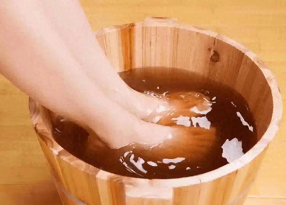 医生研究：老人若长时间睡前泡脚， 用不了小半年，身体或有4改善