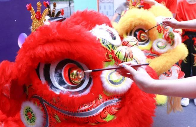龙年看舞狮，主打一个心想狮成