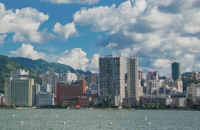 云南个旧：房价仅6万，四季如春的"躺平"天堂