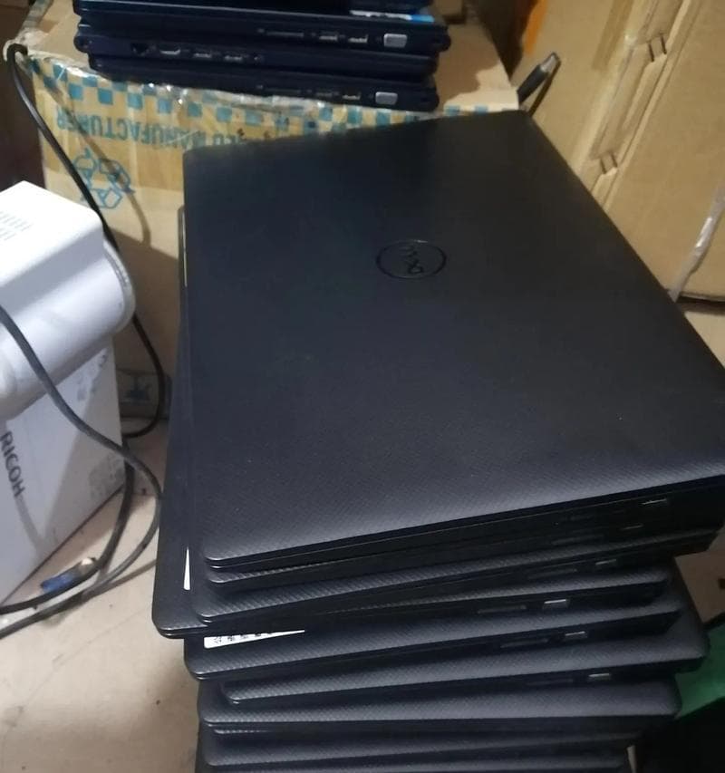 电脑黑屏出现绿线问题如何处理？