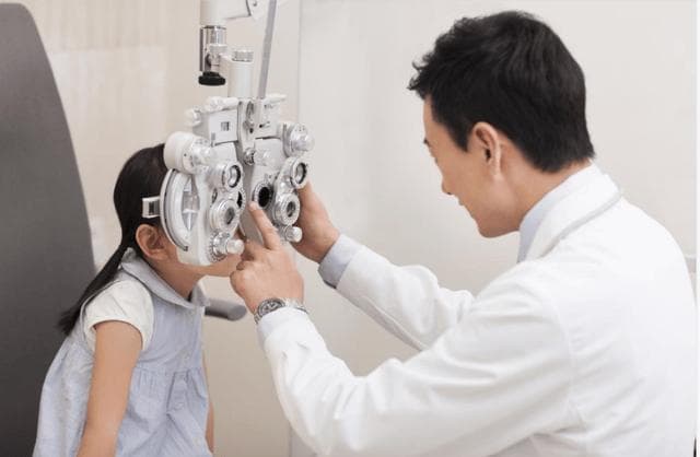 孩子近视了就得戴眼镜？医生：先确定真假近视！