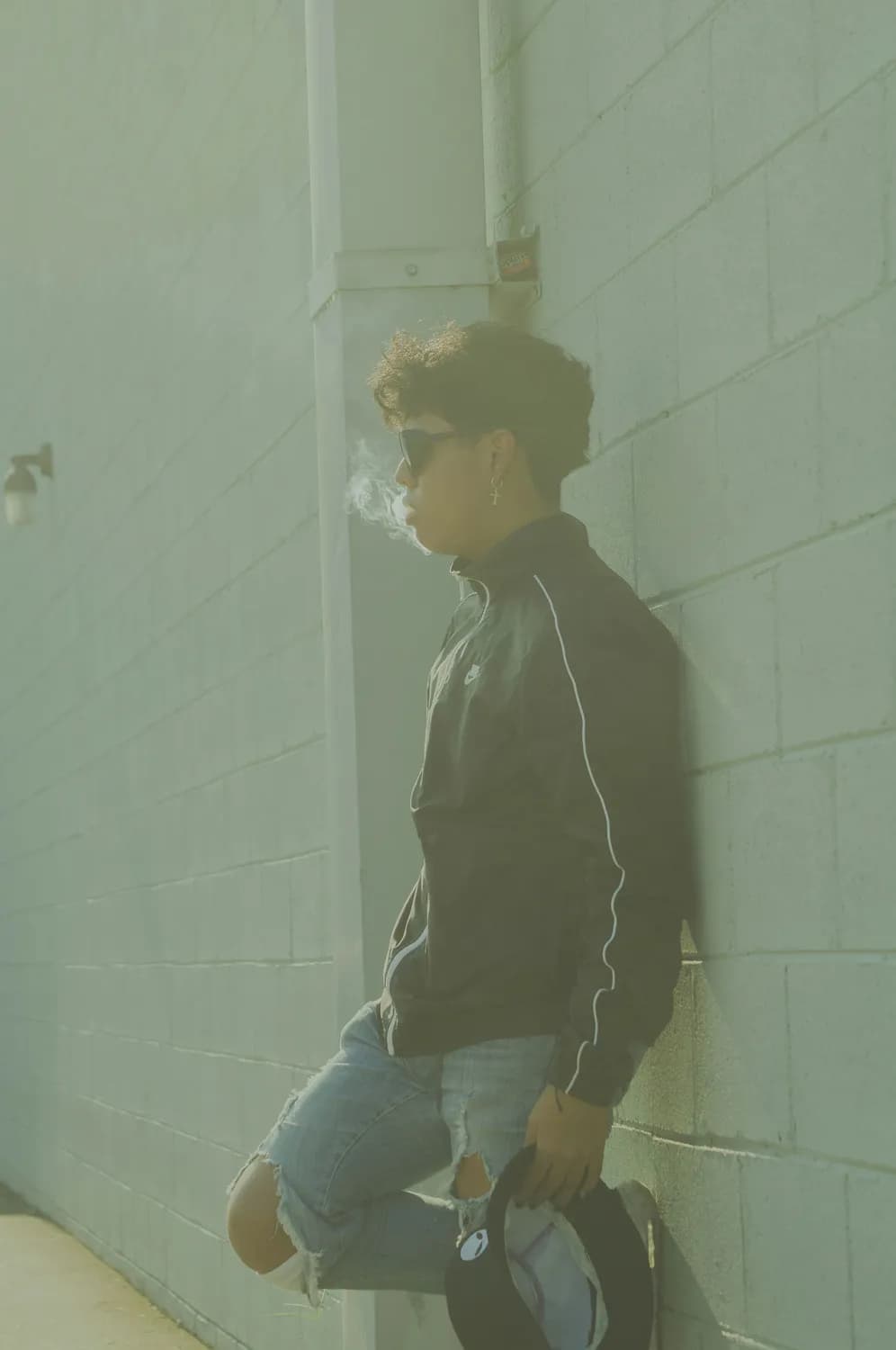 邓伦复出引热议：粉丝力挺，公众看法不一