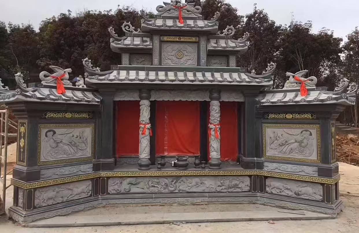 墓碑上的碑文：一份承载着中华民族尊祖敬亲美德的文化遗产
