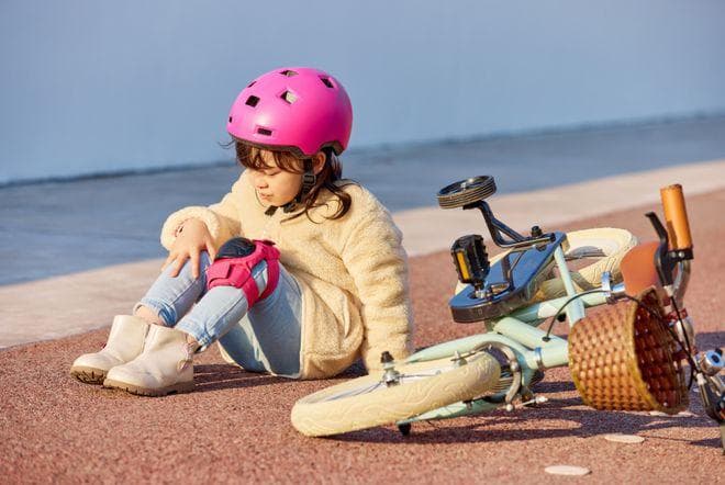 孩子磕碰撞伤，冷敷还是热敷？敷错伤更严重！