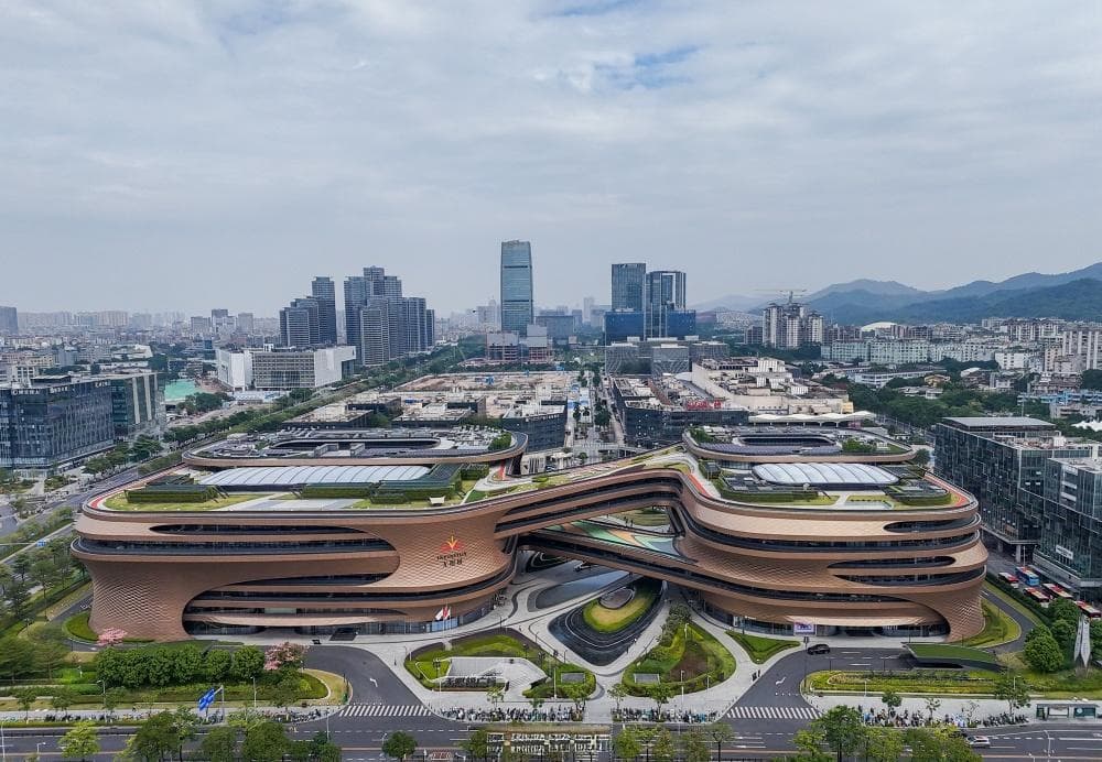 广州又一个地标走红，大批游客来此拍照，网上创意照片无数
