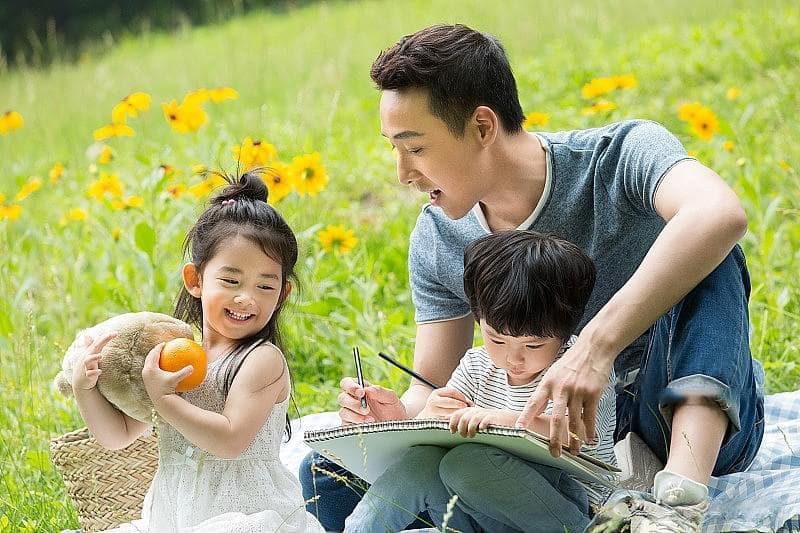 家庭教育中，父亲怎样给孩子做好榜样？