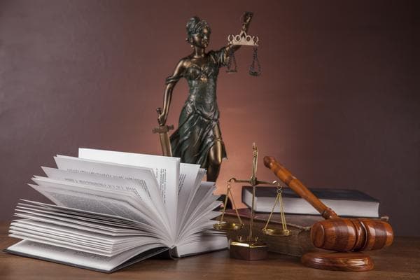 教师职业行为中的法律责任与边界：违法行为的认定标准解析