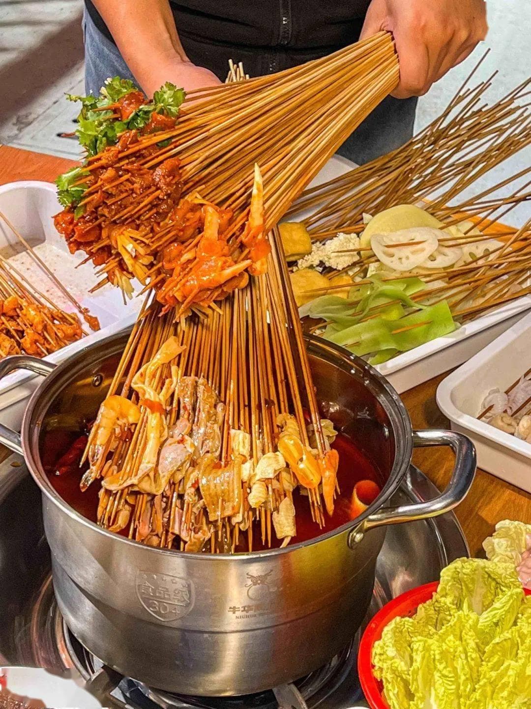 麻辣烫的起源地在四川！从乐山牛华镇到全国的美食传奇