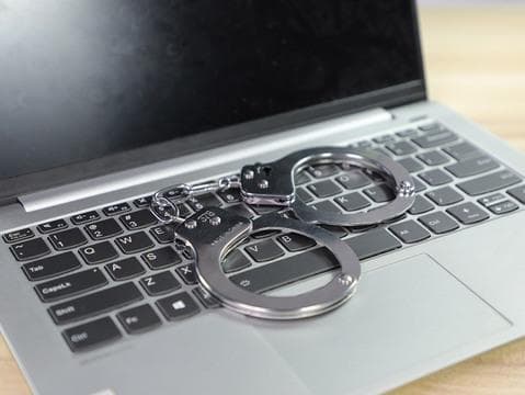 企业盗用软件最高罚50万，民事行政刑事三重追责