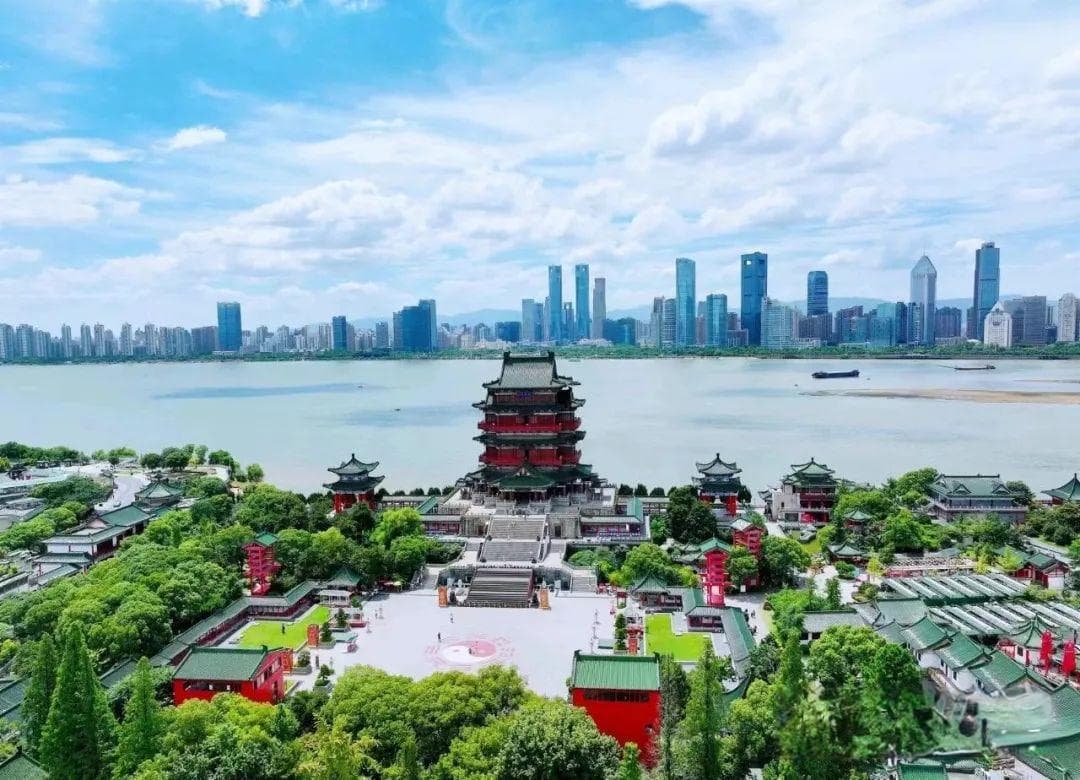 天下英雄城！这里是南昌