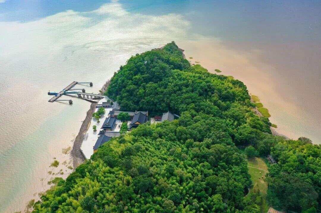 江苏最牛环湖公路，全程52公里，半山半湖，适合自驾游