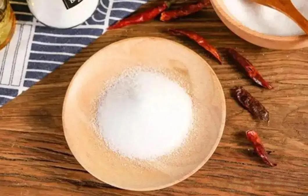 “少盐少油”错了？医生提醒：60岁后吃饭应该尽量做到这3点