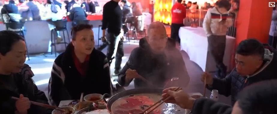 赶集、赏花、品美食：各地年货市场迎新春