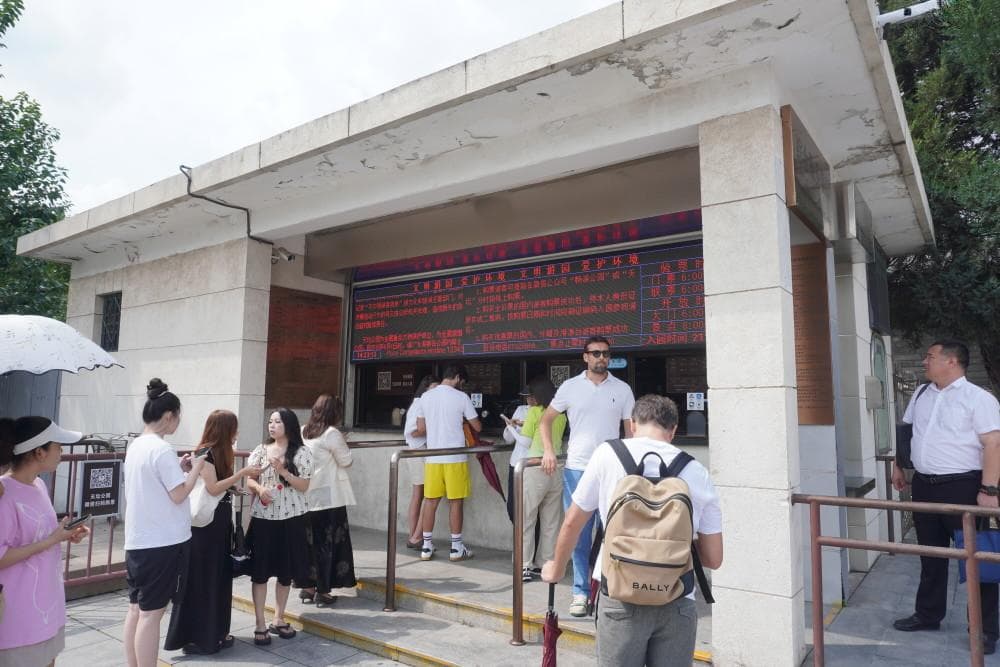 景区保留人工售票，暑期旅游热北京有对策