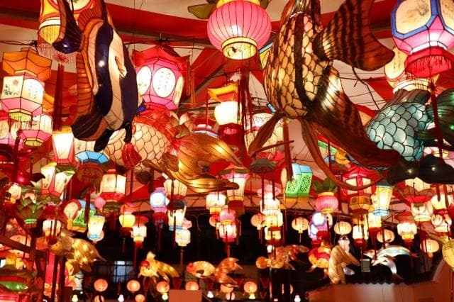 元宵节开运攻略：吃汤圆、赏花灯、猜灯谜，让好运翻倍！