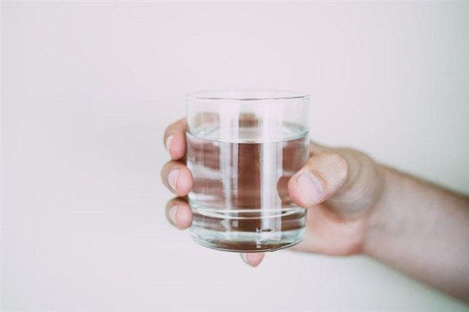 多喝水能排毒？感冒了多喝水真的有用吗