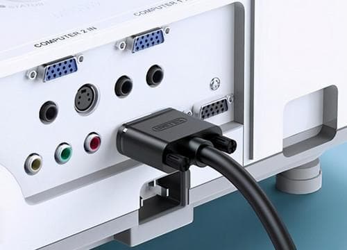 电脑主机与显示器连接线距离有限制吗？如何优化信号？