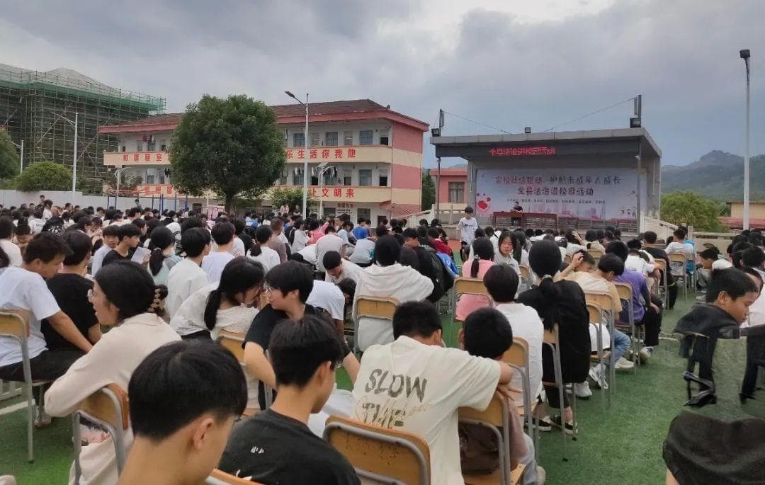 安福县妇联开展“家校社法联动 护航未成年人成长”全县法治进校园活动