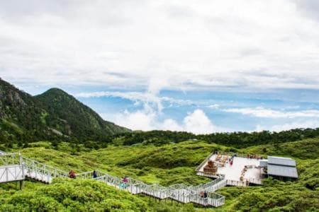 苍山洗马潭景区：大理的“山巅之湖”游玩全攻略
