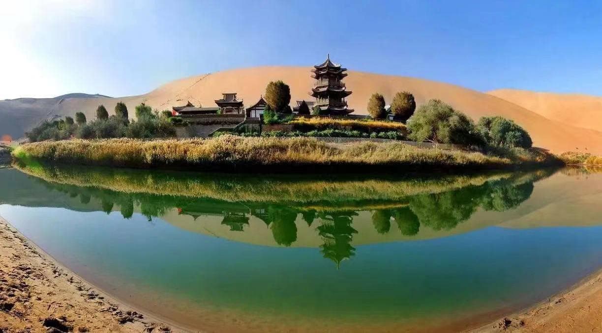 地处沙漠中，月牙泉如何做到千年不枯？它的水源来自哪里？