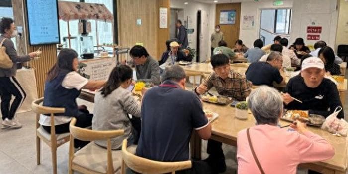 上海老年助餐补贴不以现金形式发放，为何还要“线上申请”？记者走访发现真相