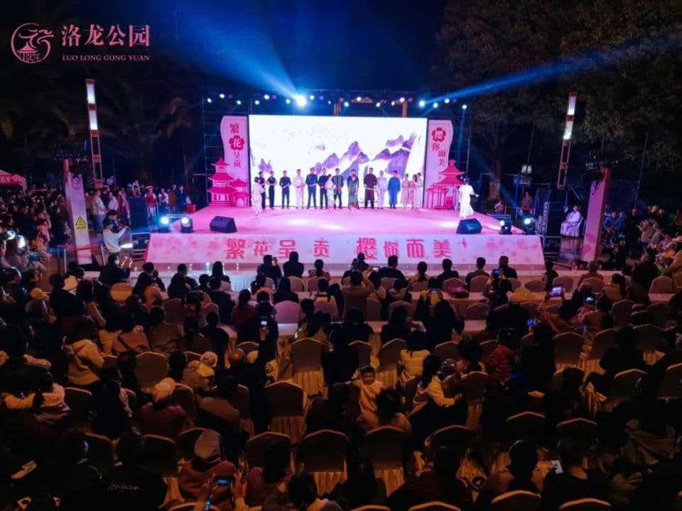 呈贡樱花节开启文化盛宴，市民游客嗨玩不停