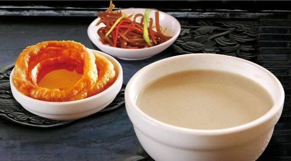 寻味北京胡同：豆汁儿、炸酱面与炒肝里的老北京味道