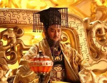 杨坚为什么能顺利建立隋朝？他是如何夺权的？