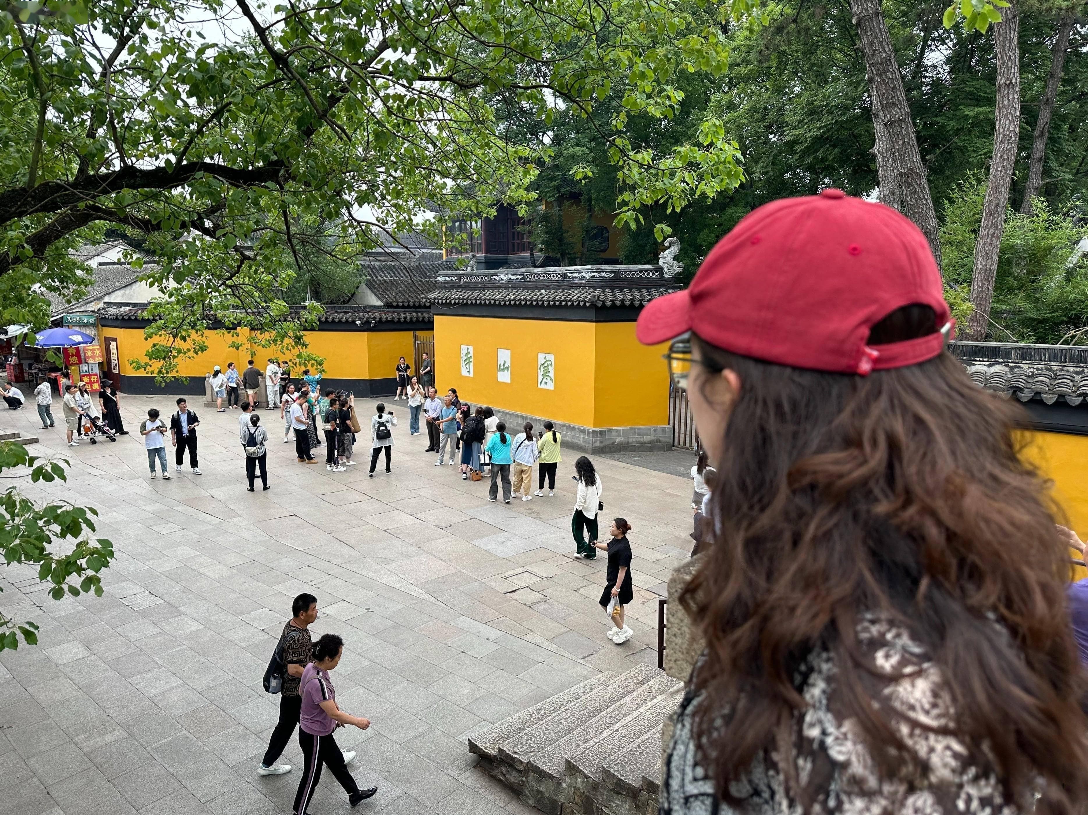 因一首诗闻名天下，走进姑苏城外的寒山古寺，为何来这里是求姻缘