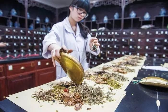 喝中药期间应忌饮红茶吗?