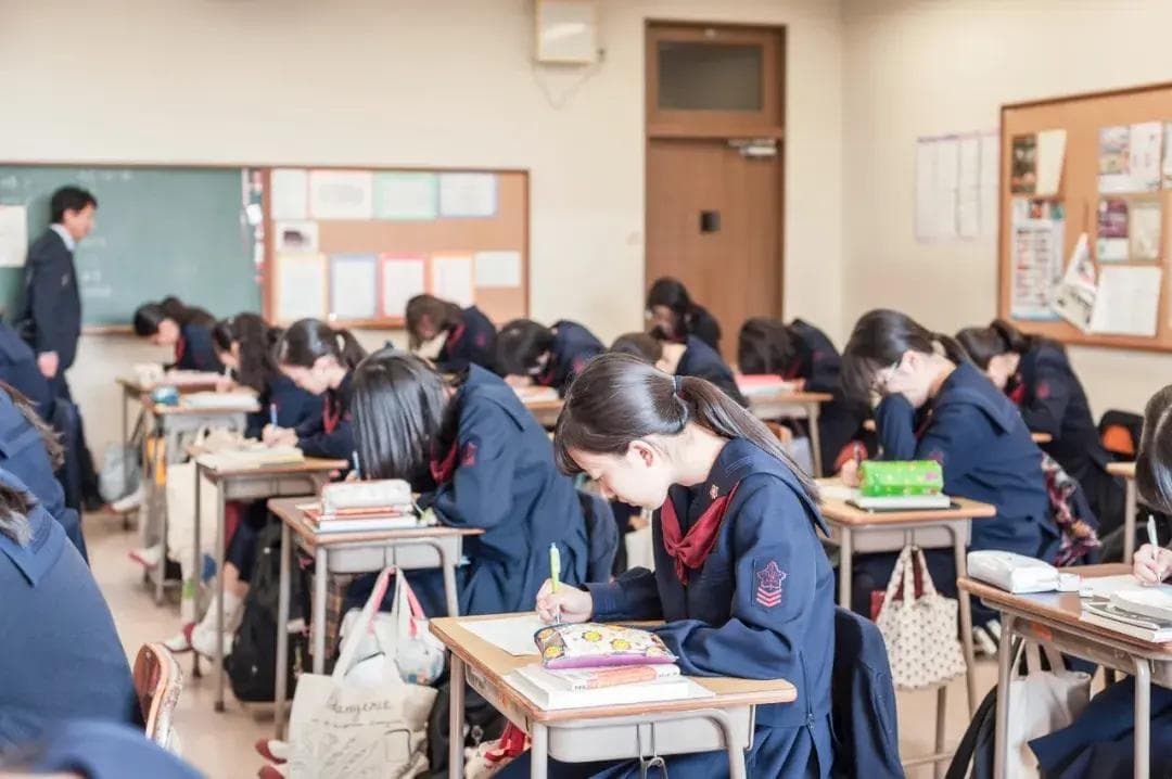 揭秘日本高中生的一天：从早自习到社团活动