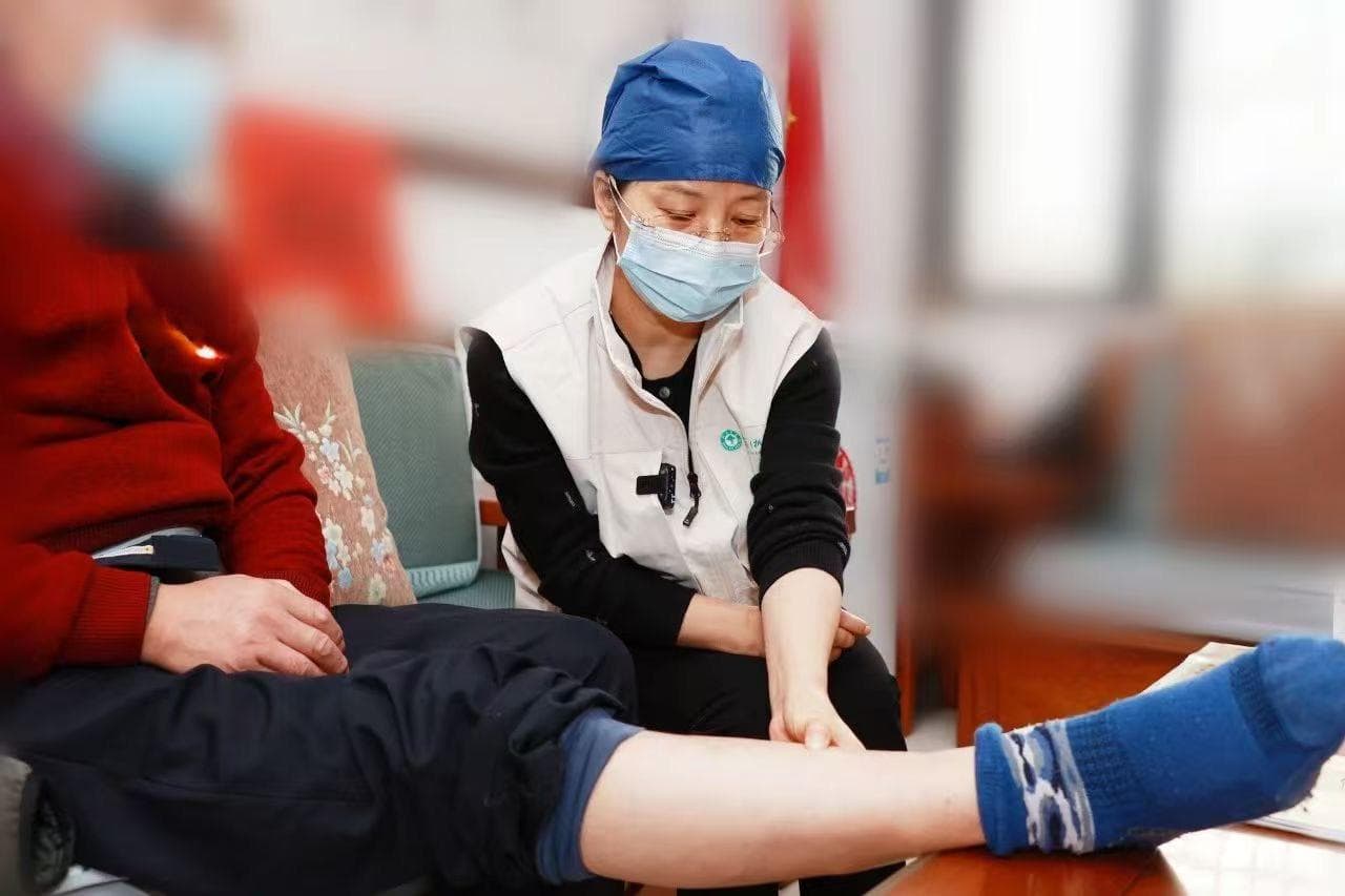 网约护士调查：服务真好，收费真贵，进医保报销难