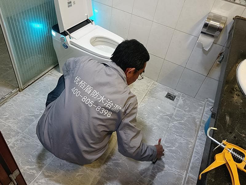 楼上使用卫生间，家里就漏水是怎么回事？