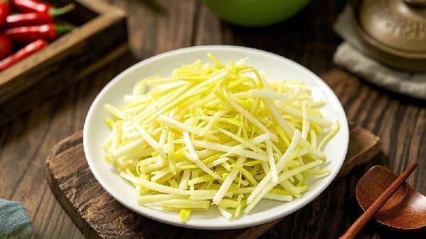 韭黄是韭菜还是蒜苗？一文详解这种常见食材