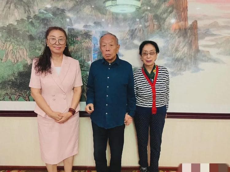 李肇星和夫人秦小梅，一张罕见的合影，金婚50年，幸福有"密码"