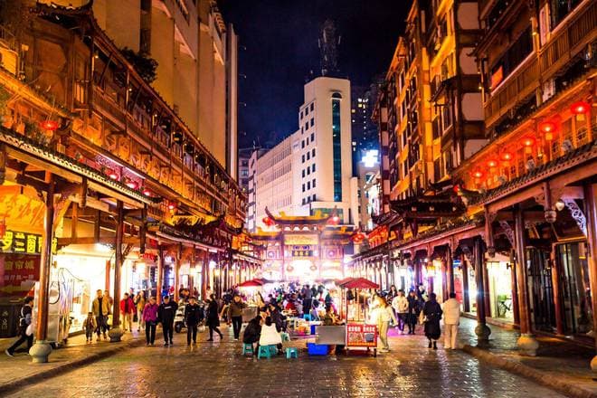 贵州都匀石板街：600年古道上的民族风情