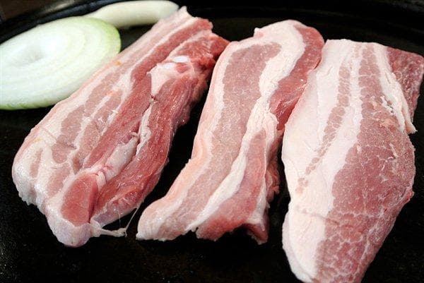 别再把肉泡水里解冻！三种更安全高效的解冻方法