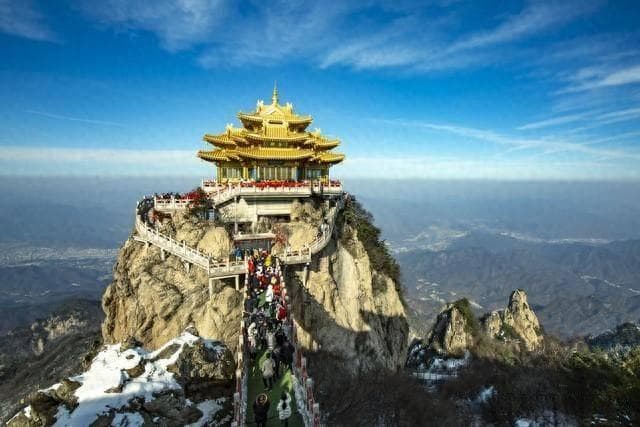 揭开中原仙山的神秘面纱：老君山的壮丽风光与道教传奇探秘