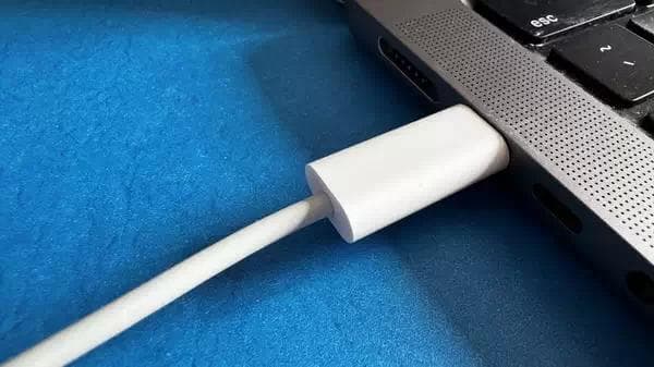 如何使用数据线在两台Mac之间传输文件
